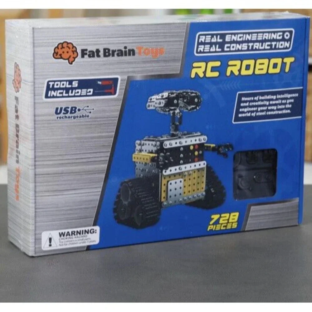 Fat Brain Toys 728-Pieces USB Rechargeable RC Robot NEW